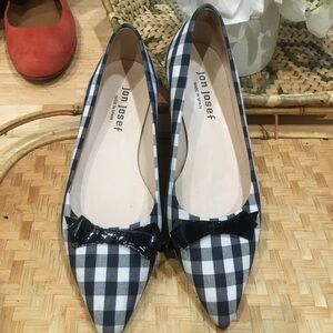 JON JOSEF designer pointed toe plaid flats. Size 6.5 Patent leather bow preppy